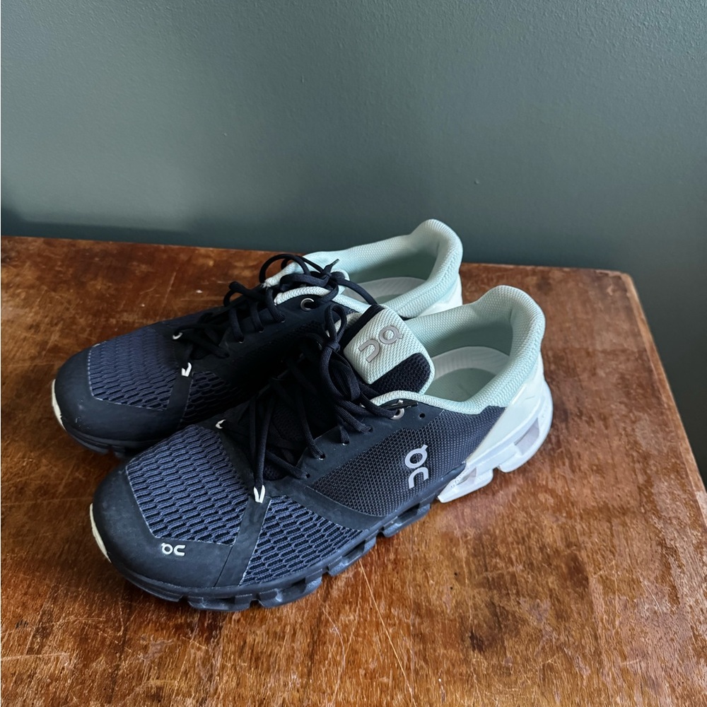 On Running Black white mint cloud flyer Shoes